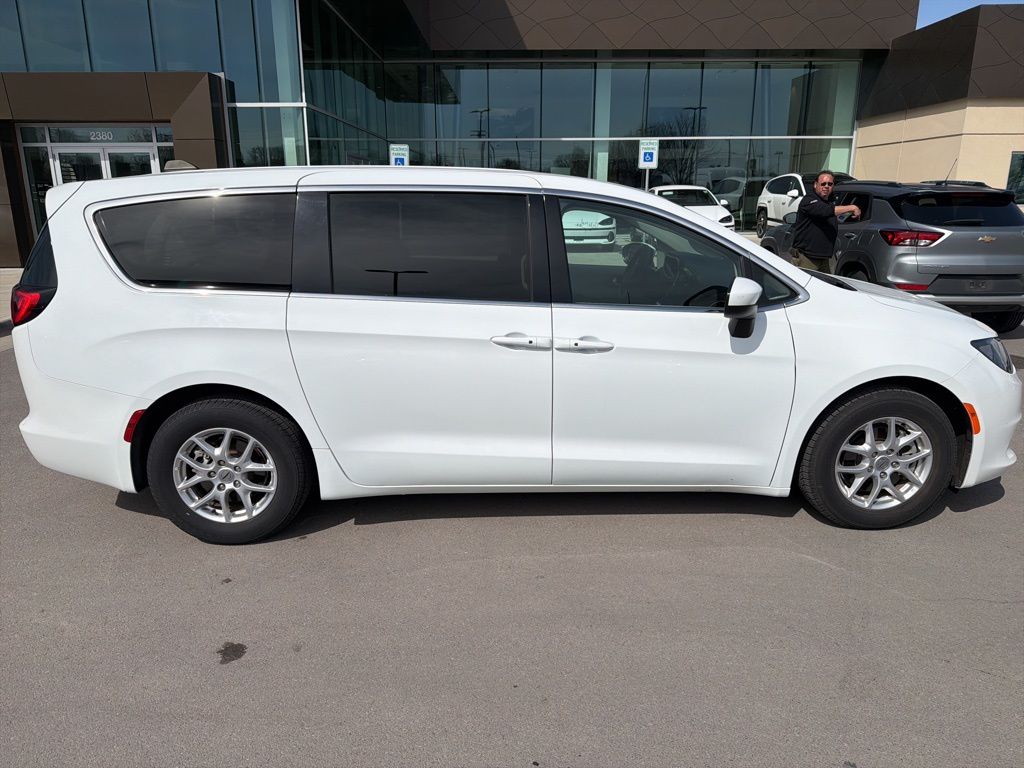 2023 Chrysler Voyager