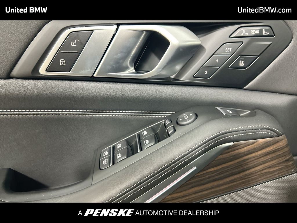 Thumbnail: 2026 BMW X7 - 11