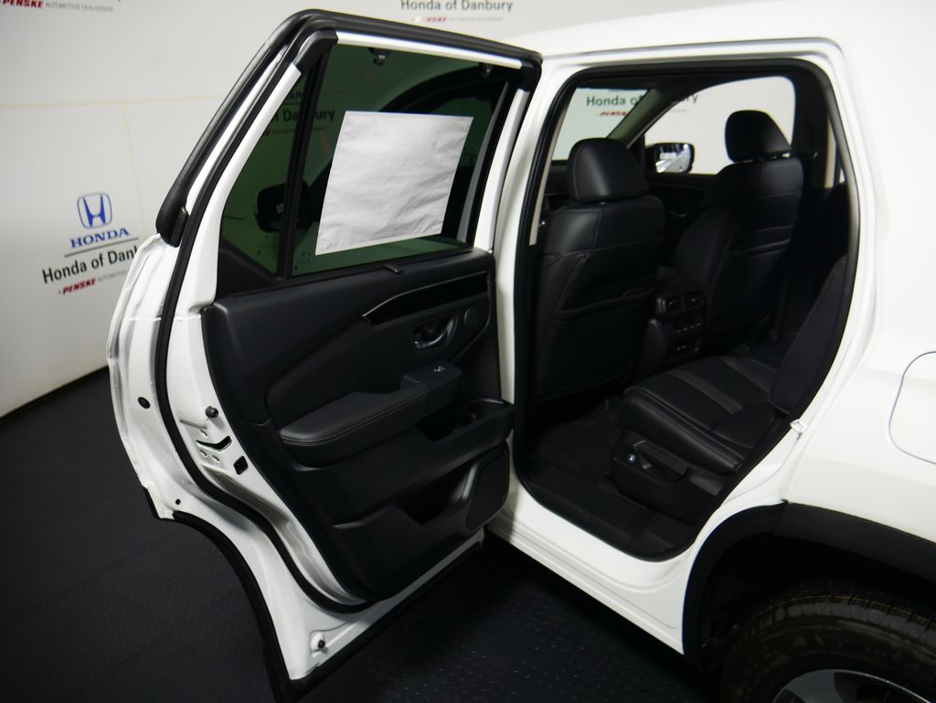 Thumbnail: 2026 Honda Pilot - 9