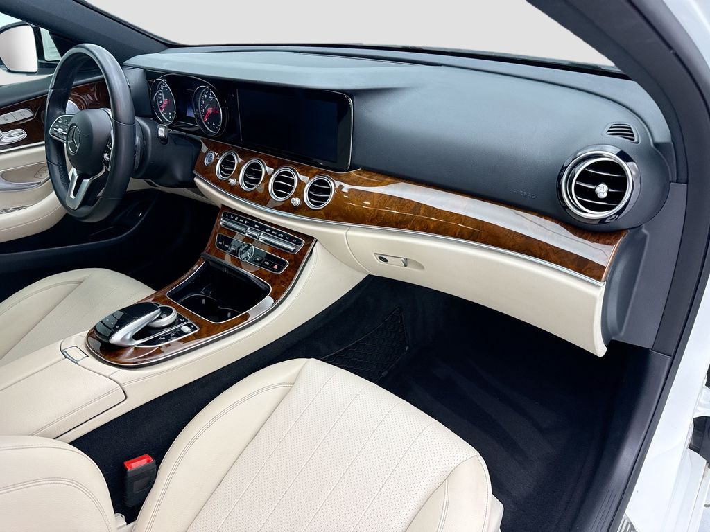 Thumbnail: 2019 Mercedes-Benz E-Class - 16