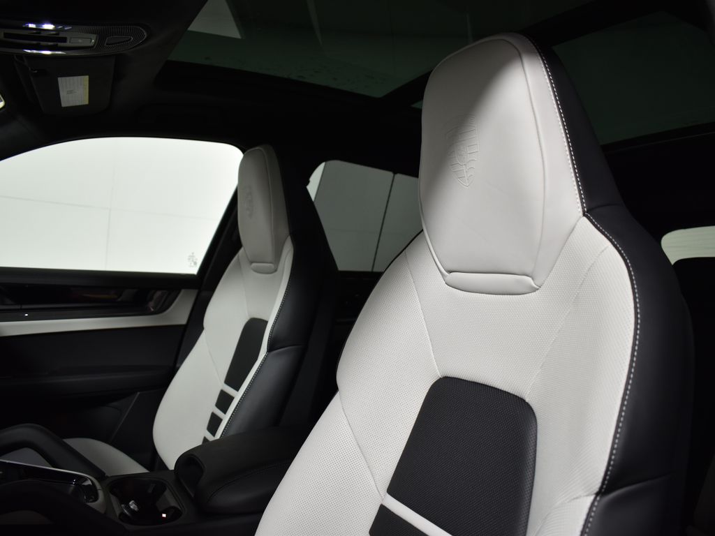 Thumbnail: 2026 Porsche Cayenne - 15