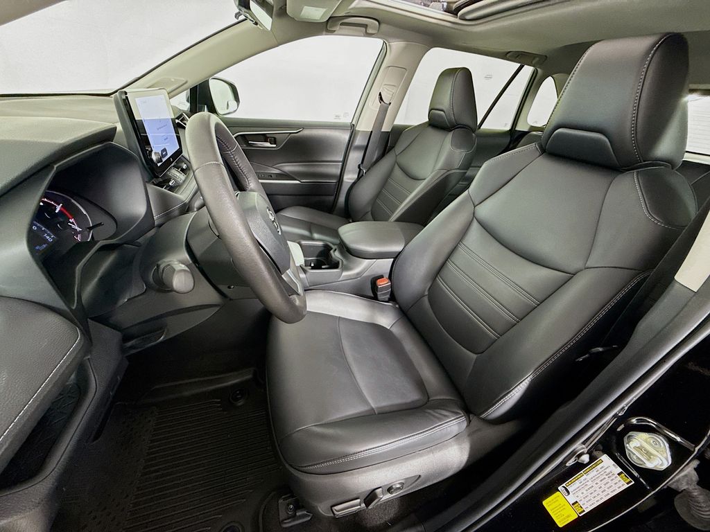 Thumbnail: 2023 Toyota RAV4 - 21