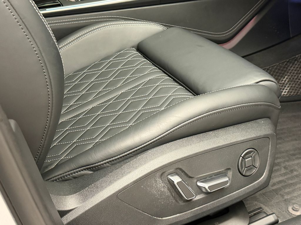 Thumbnail: 2022 Audi S6 - 13