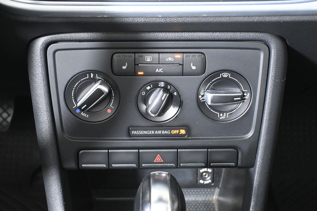 2015 Volkswagen Beetle  28