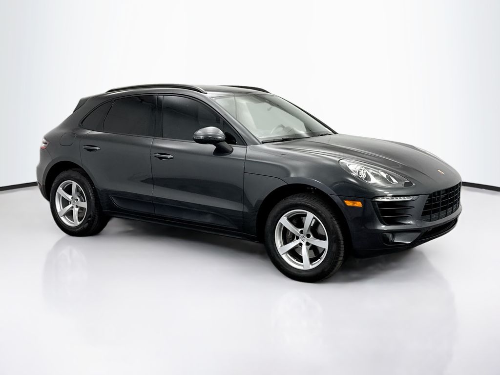 Thumbnail: 2017 Porsche Macan - 3