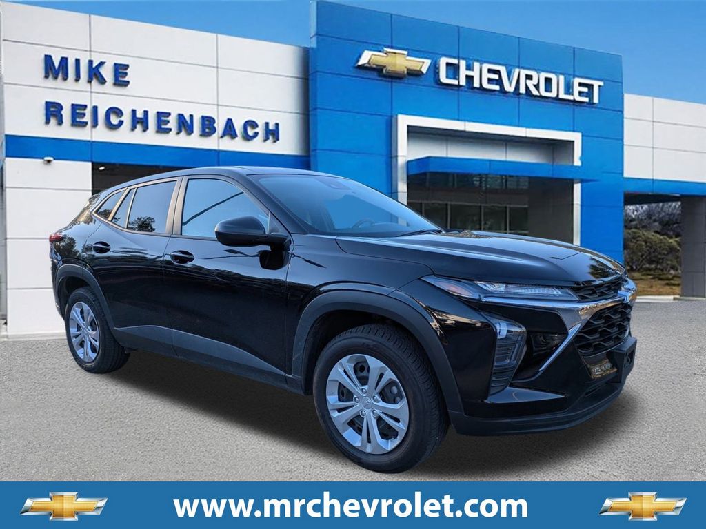 2025 Chevrolet Trax LS FWD
