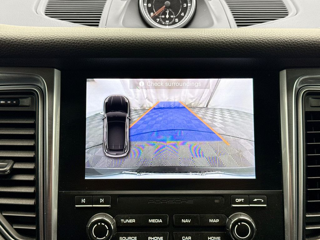 Thumbnail: 2017 Porsche Macan - 14