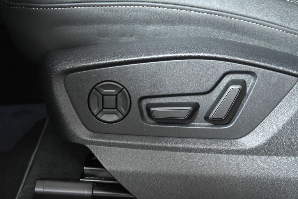 Thumbnail: 2026 Audi Q7 - 26