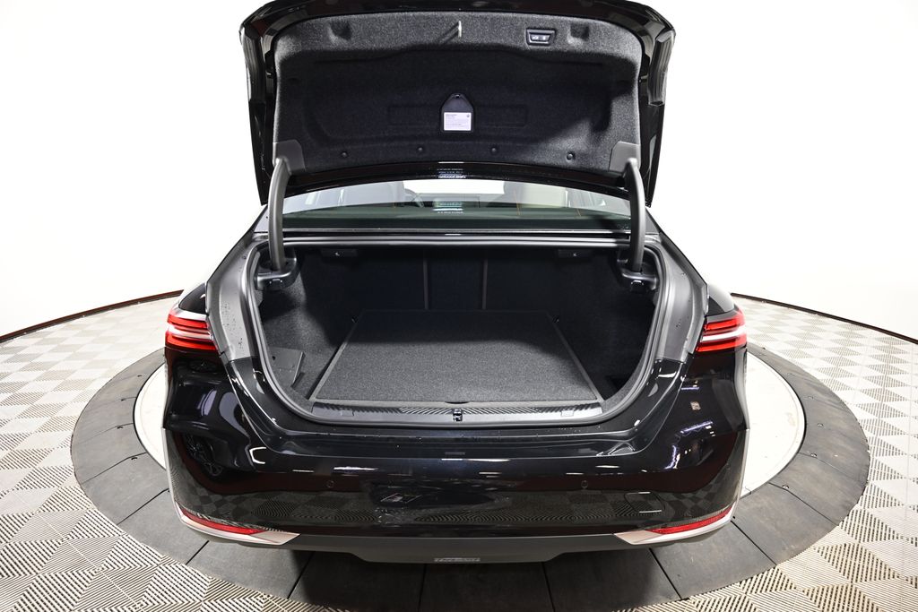 Thumbnail: 2025 BMW 5 Series - 10