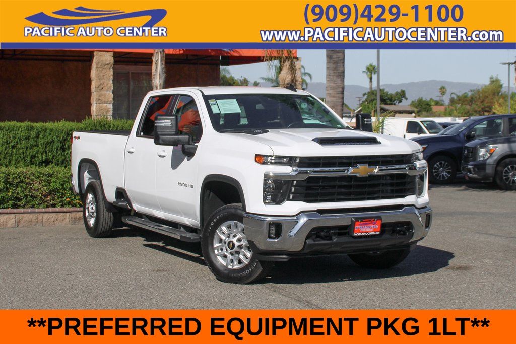 Summit White 2025 Chevrolet Silverado 2500HD Pickup Truck Four-Wheel Drive Automatic