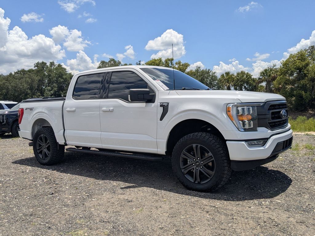 Oxford White 2022 Ford F-150 XLT SuperCrew 4WD Pickup Truck Four-Wheel Drive Automatic