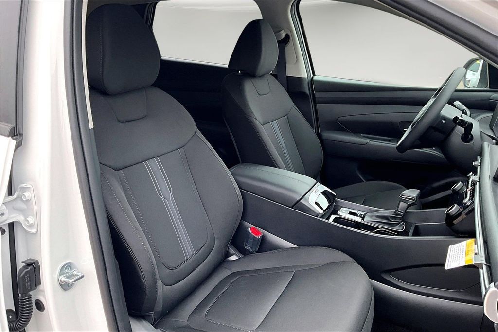 New 2026 White Hyundai SEL image 10