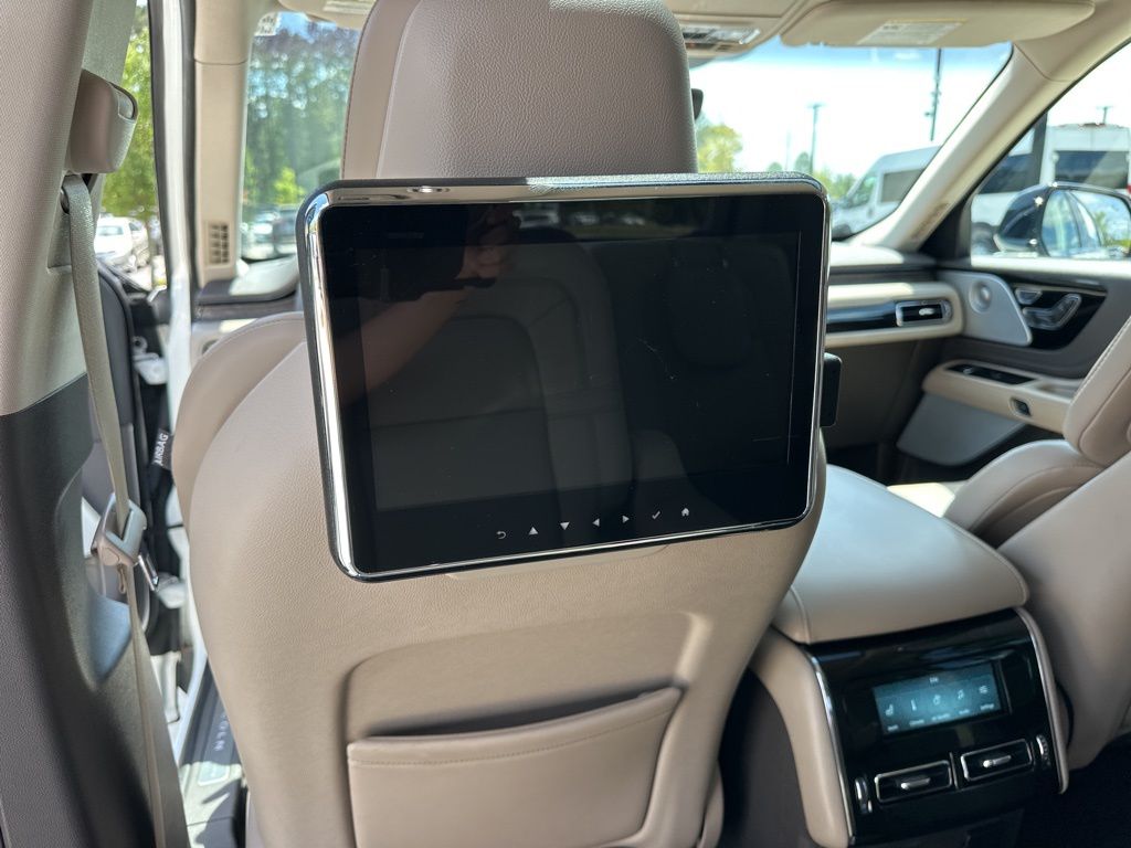 2021 Pristine White Lincoln Aviator Reserve AWD SUV