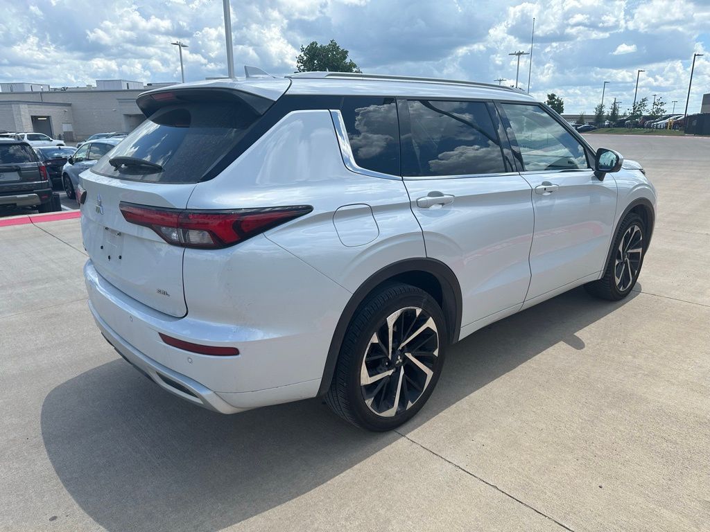 Thumbnail: 2024 Mitsubishi Outlander - 3