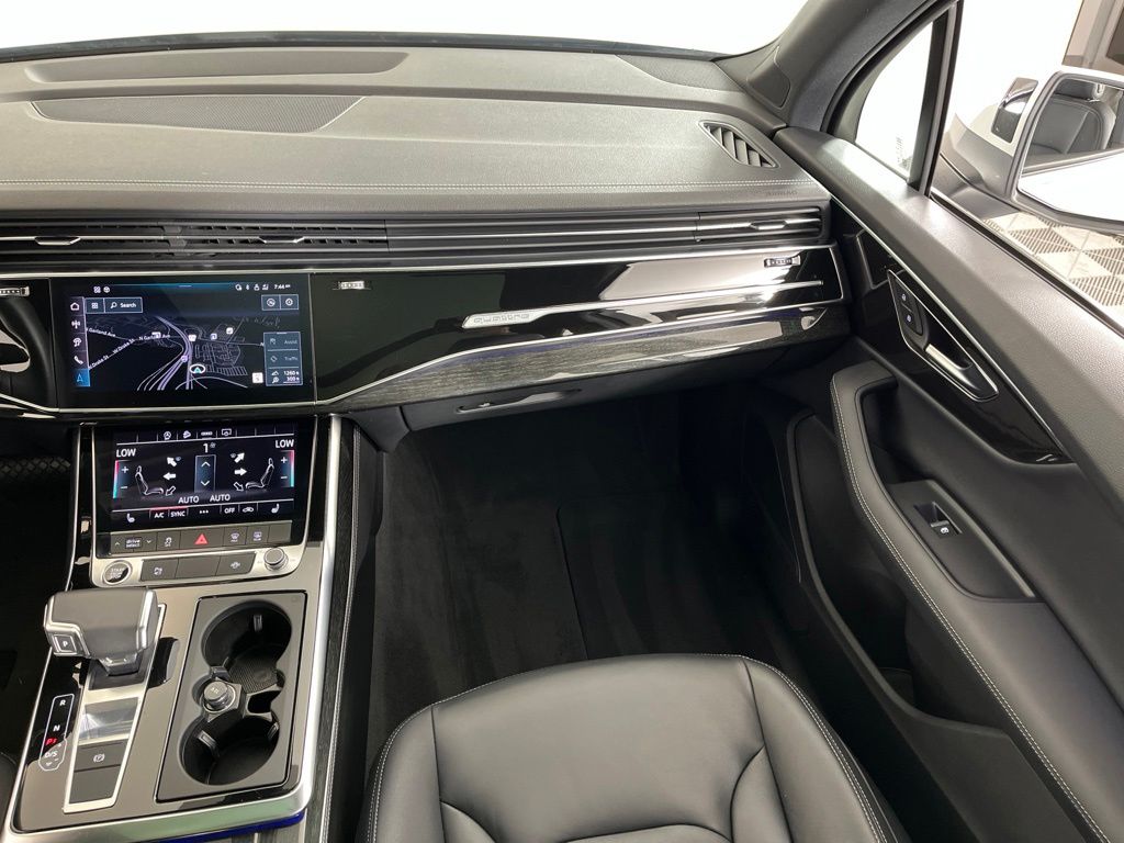 Thumbnail: 2025 Audi Q7 - 21
