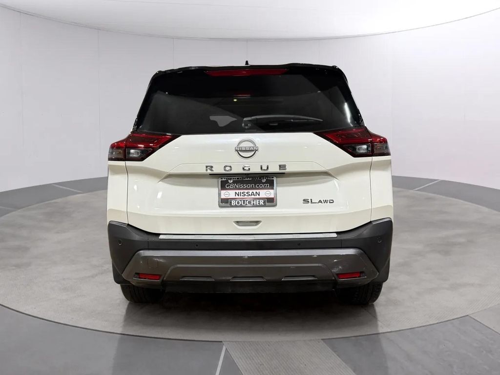 Certified Used 2023 Pearl White Tricoat/Super Black Nissan SL image 4