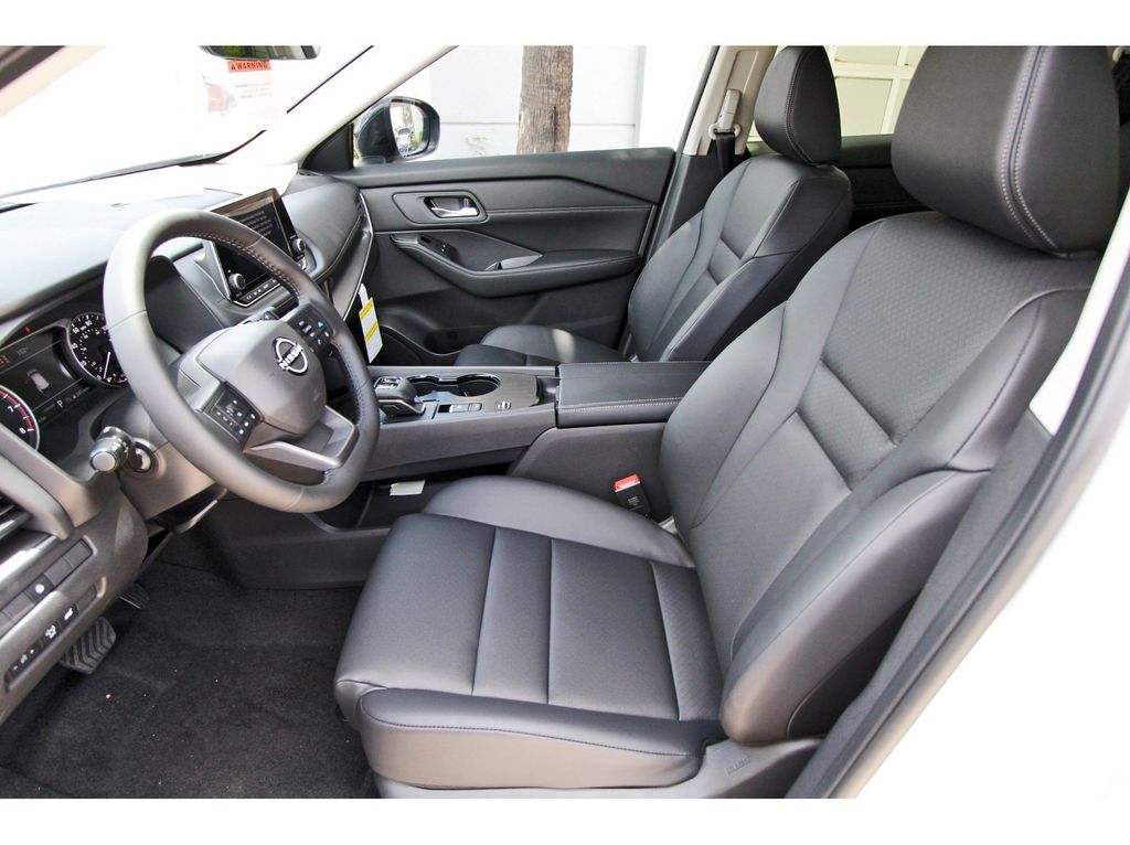 2026 Nissan Rogue Dark Armor - 5