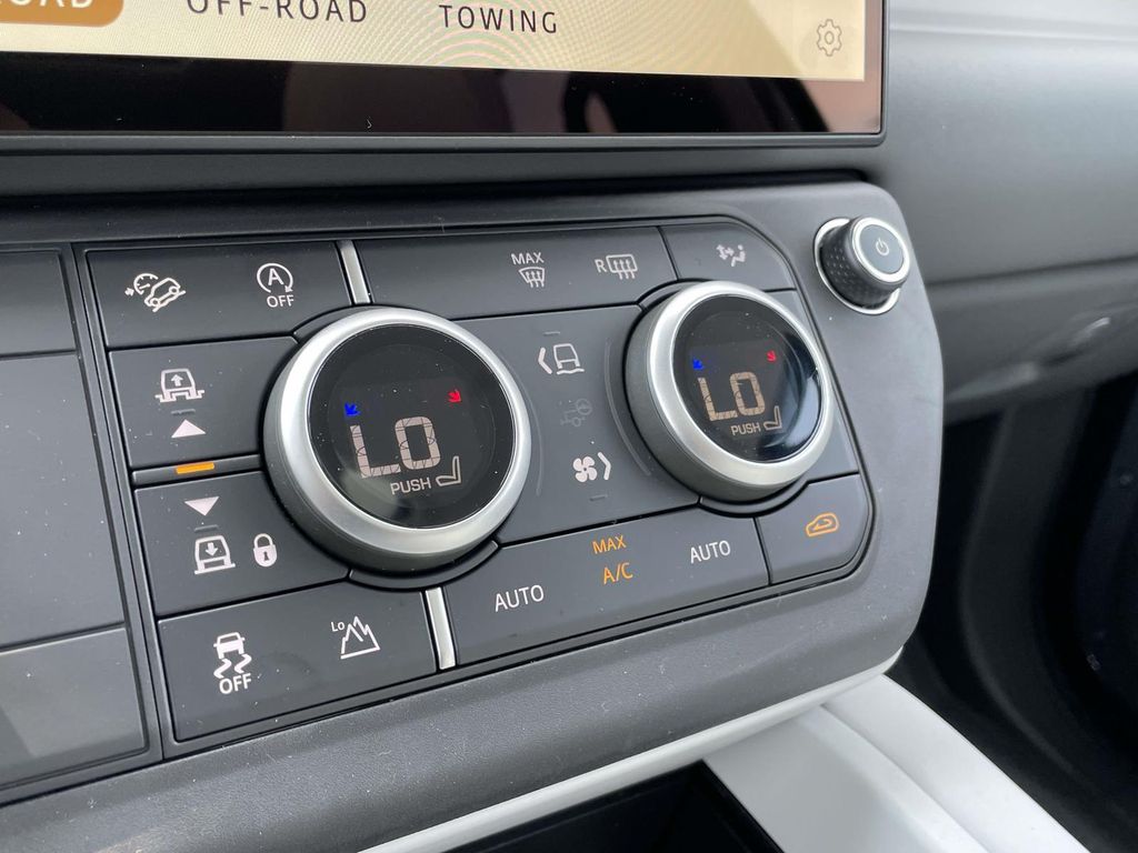 New 2026 Black Land Rover X-Dynamic SE image 29
