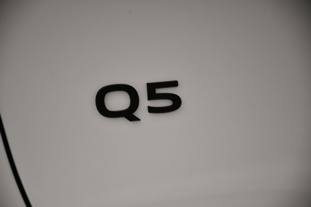 Thumbnail: 2025 Audi Q5 - 9