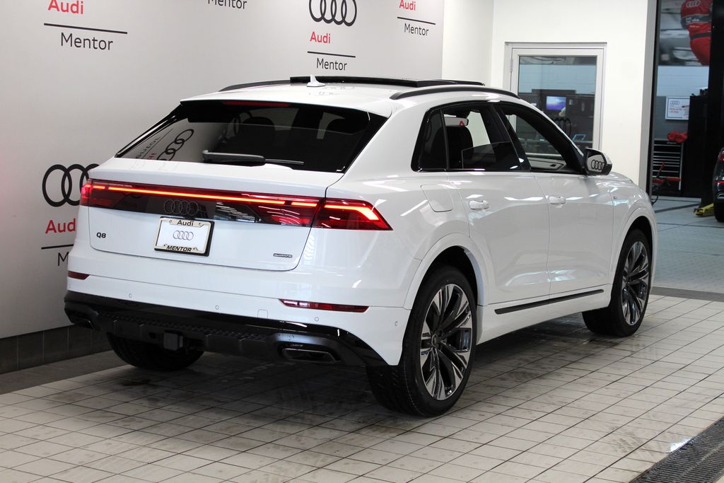 Thumbnail: 2026 Audi Q8 - 6