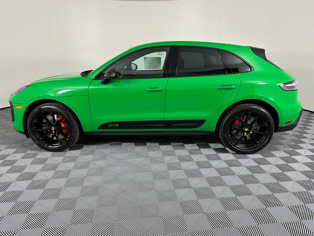 Thumbnail: 2026 Porsche Macan - 2
