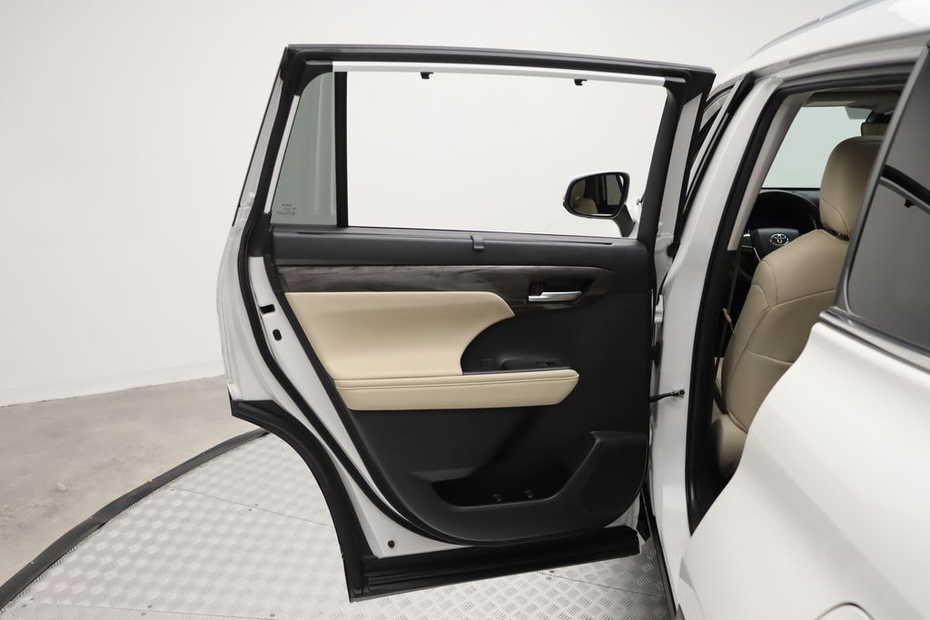 2023 Toyota Highlander Limited 21