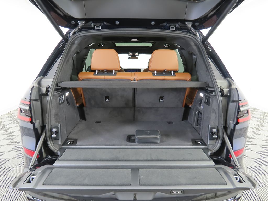 Thumbnail: 2026 BMW X7 - 30