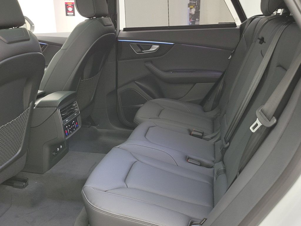 Thumbnail: 2026 Audi Q8 - 24