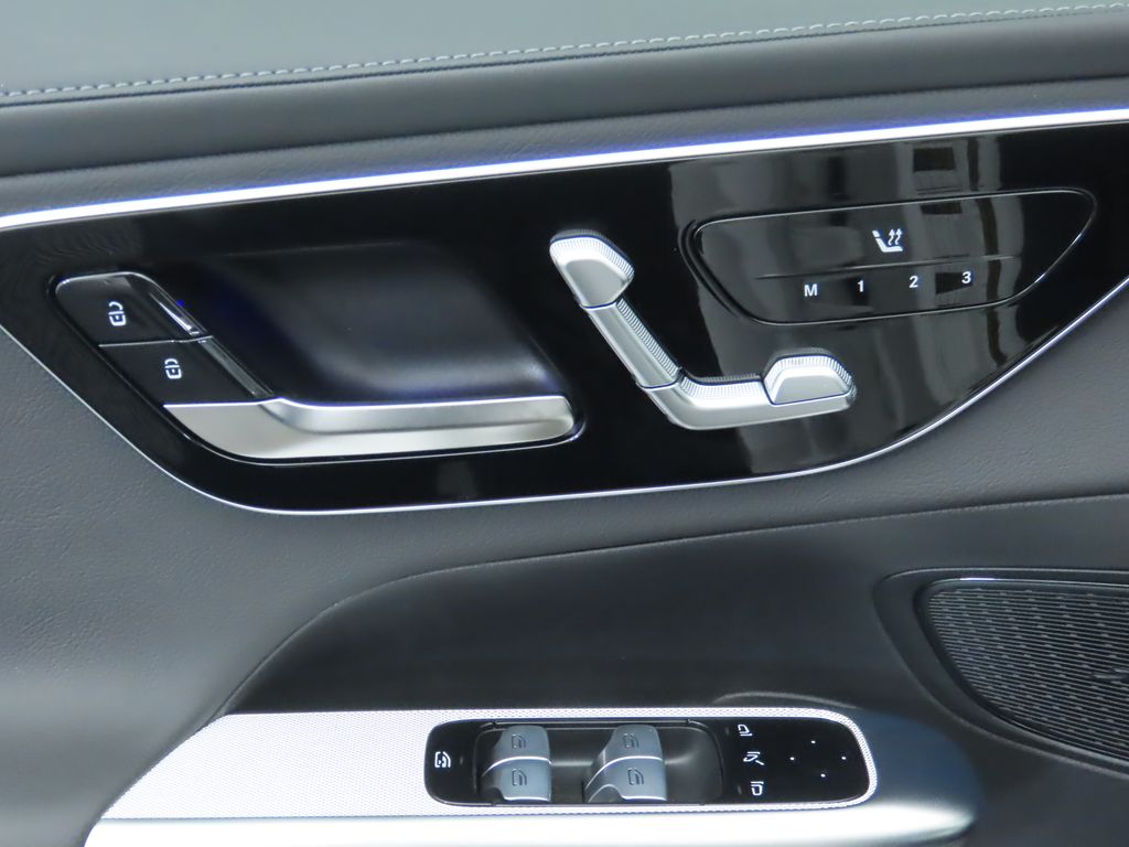 2024 Mercedes-Benz GLC 300 24