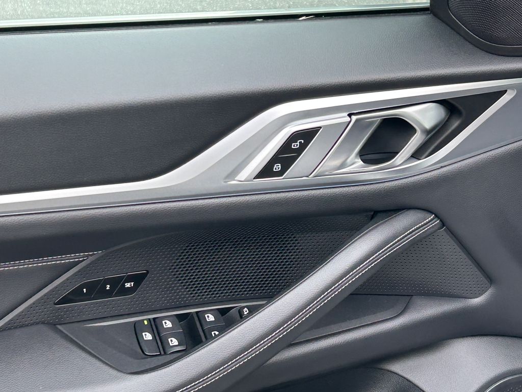 Thumbnail: 2025 BMW i4 - 12