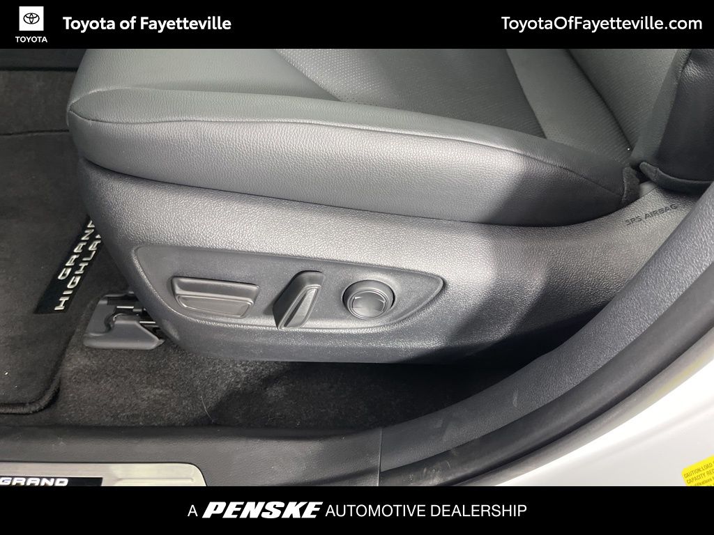 Thumbnail: 2026 Toyota Grand Highlander - 26