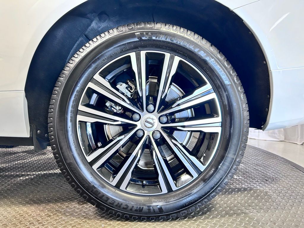 used 2022 Volvo XC60 Recharge Plug-In Hybrid car, priced at $30,991