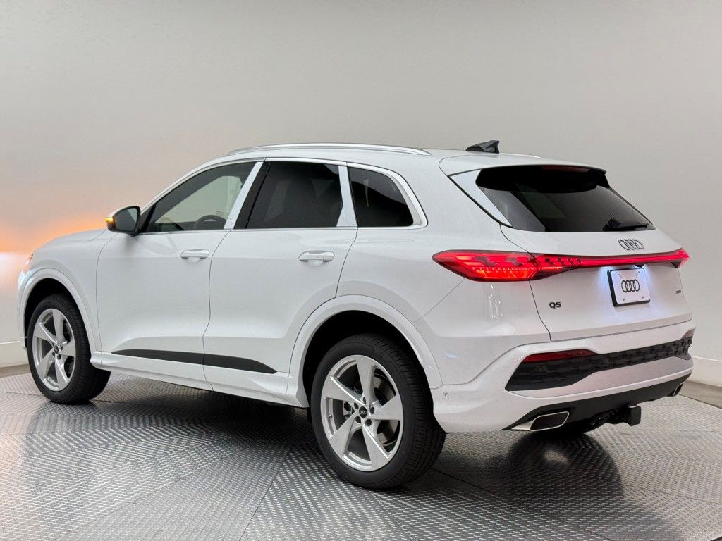 Thumbnail: 2025 Audi Q5 - 10