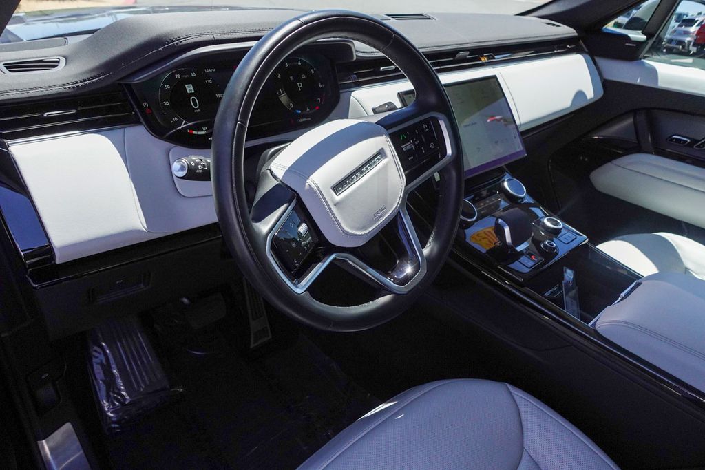 Used 2023 Blue Land Rover SE image 12