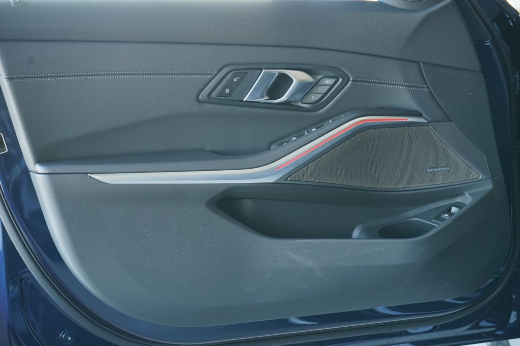 Thumbnail: 2026 BMW 3 Series - 10