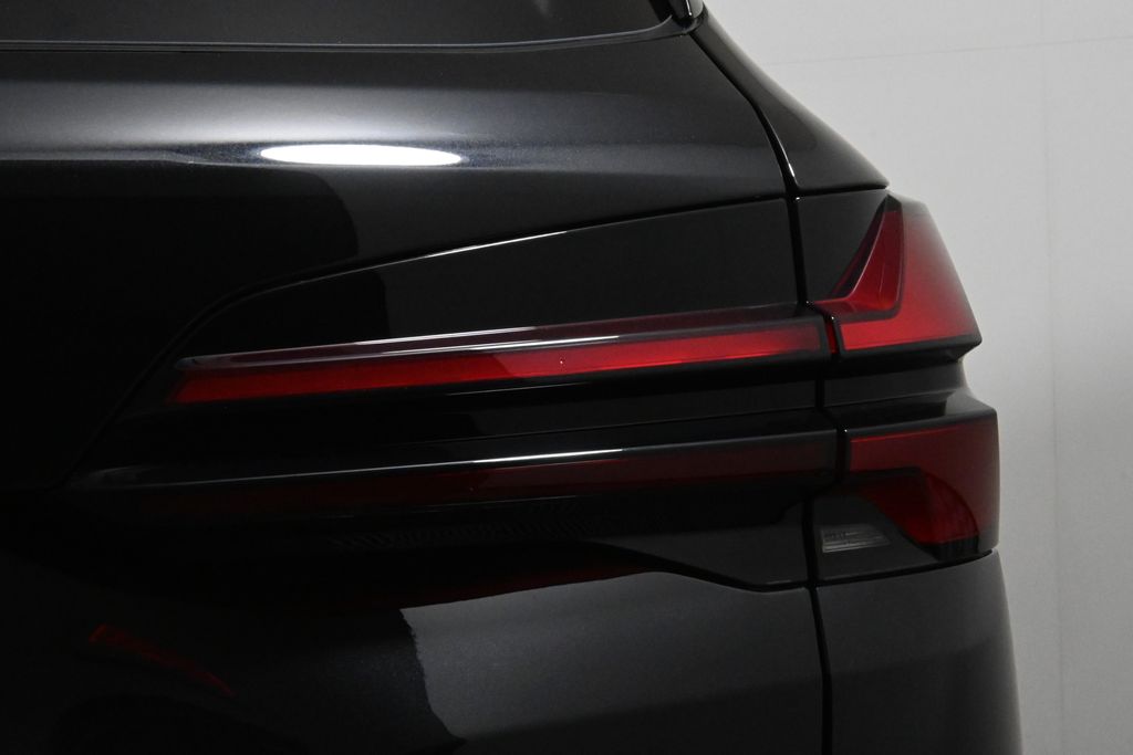 2025 BMW X5 xDrive50e 13
