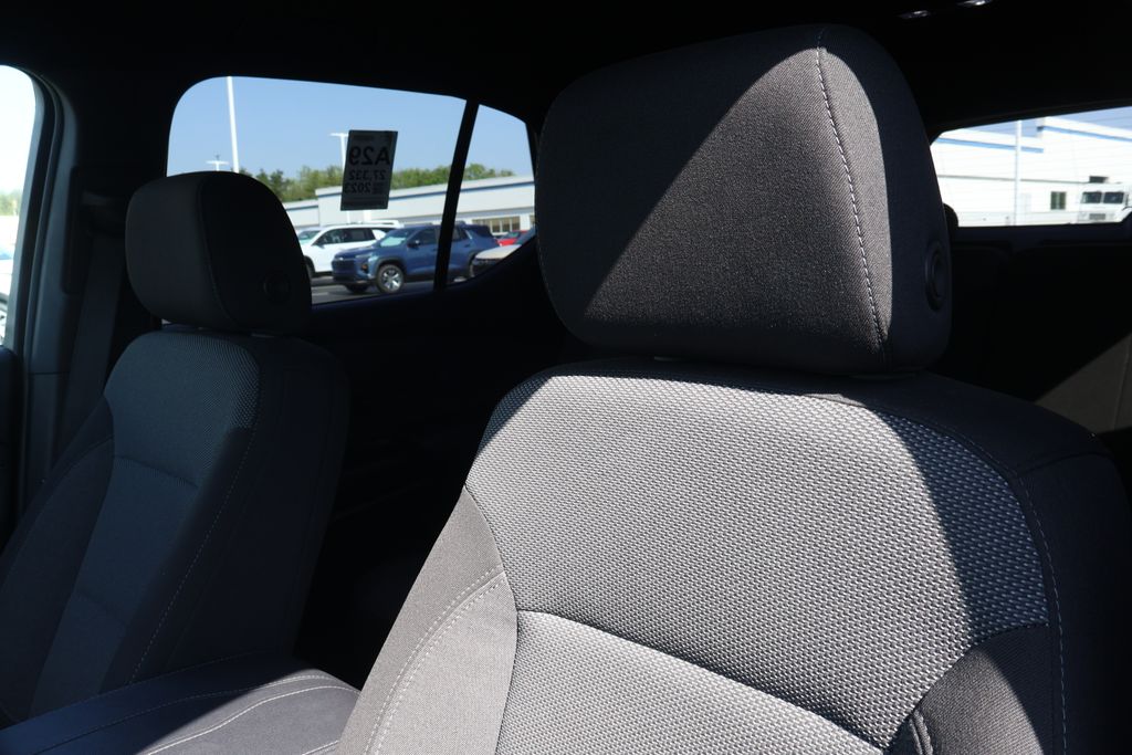 Thumbnail: 2023 Chevrolet Traverse - 10