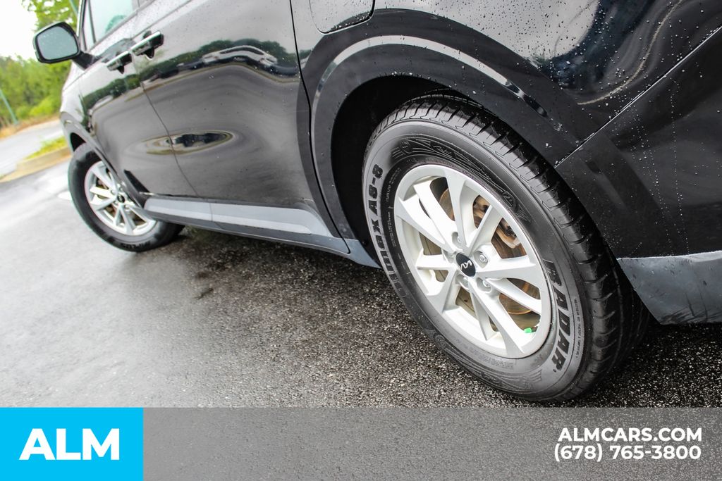 Used 2022 Black Kia LXS image 15