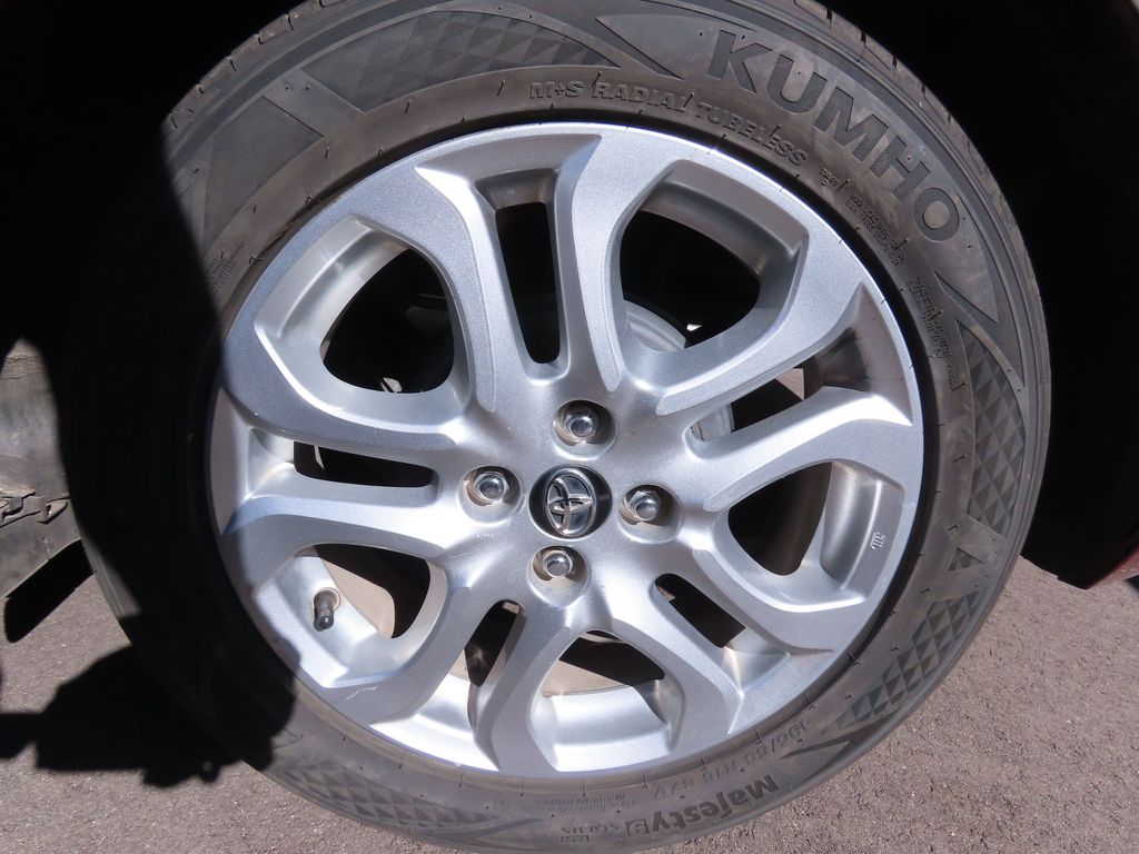 Thumbnail: 2018 Toyota Yaris - 16