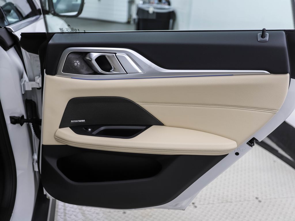 Thumbnail: 2025 BMW i4 - 25