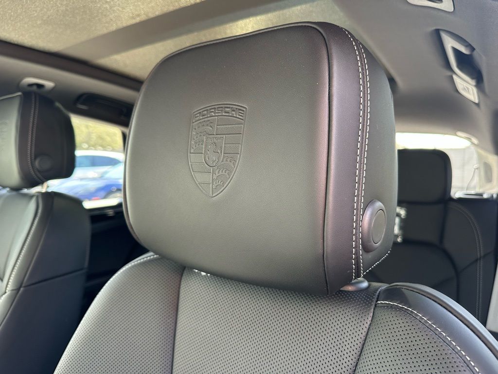 Thumbnail: 2026 Porsche Macan - 23