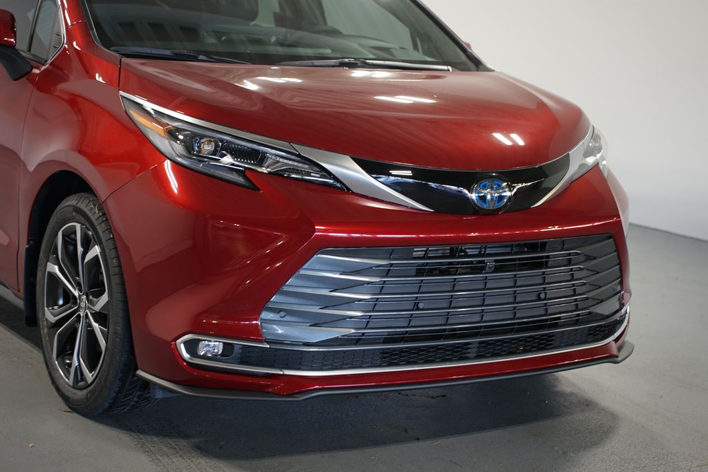 Thumbnail: 2025 Toyota Sienna - 4