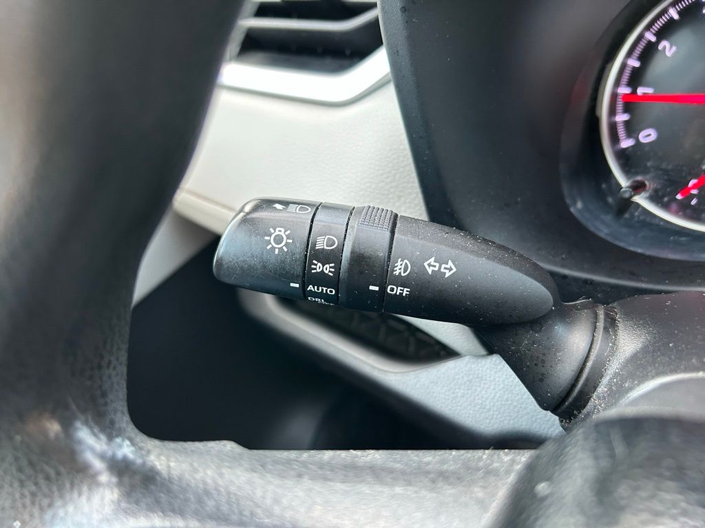 Thumbnail: 2021 Toyota RAV4 - 22