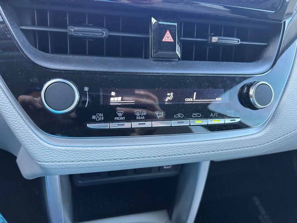 Thumbnail: 2023 Toyota Corolla Cross - 25