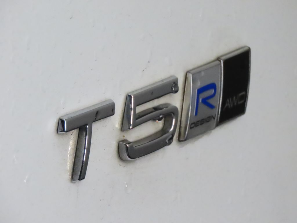 Thumbnail: 2019 Volvo XC40 - 13