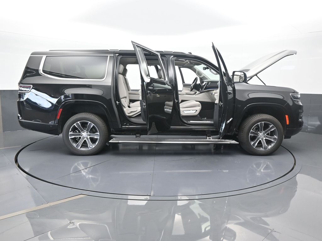 Used 2024 Diamond Black Crystal Pearlcoat Jeep Base image 88