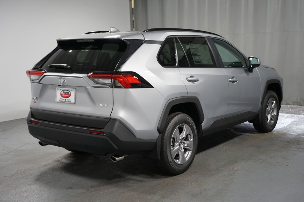 2025 Toyota RAV4 XLE 8