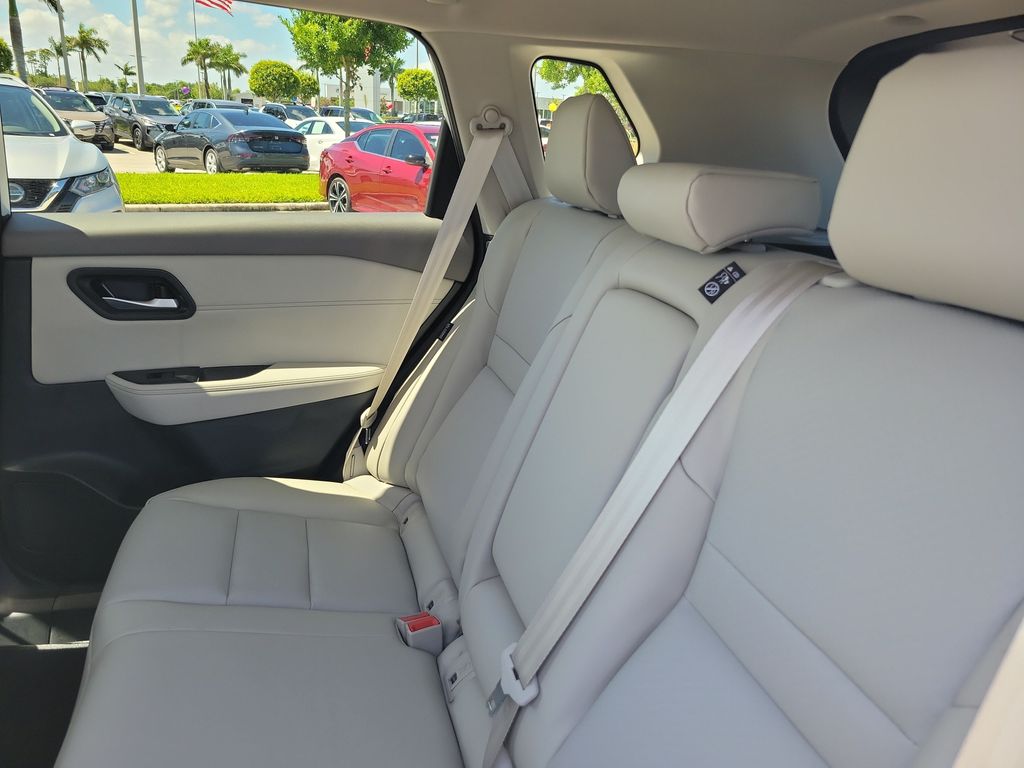 2026 Everest White Pearl Tricoat Nissan Rogue Dark Armor FWD SUV
