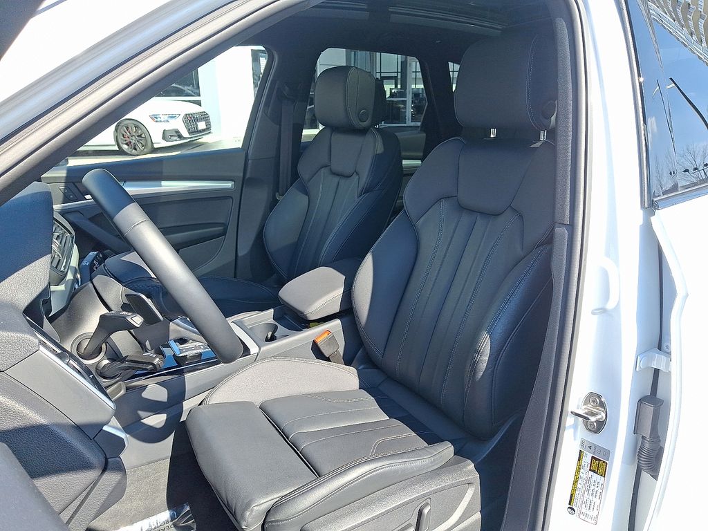 Thumbnail: 2025 Audi Q5 - 13