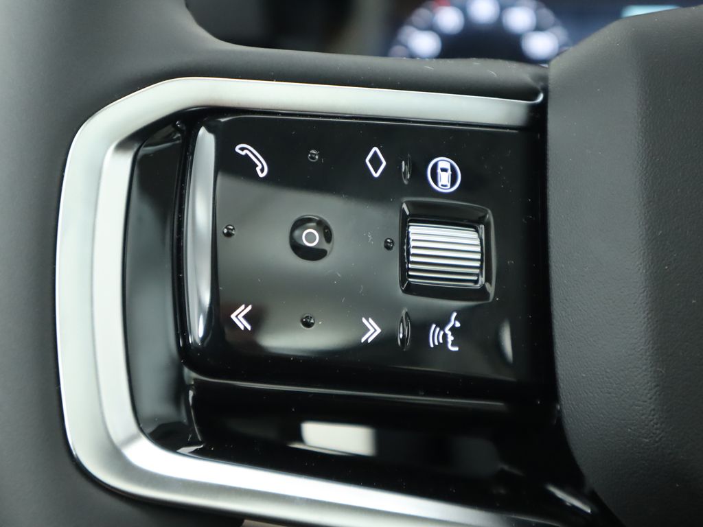 Thumbnail: 2024 Land Rover Discovery Sport - 11